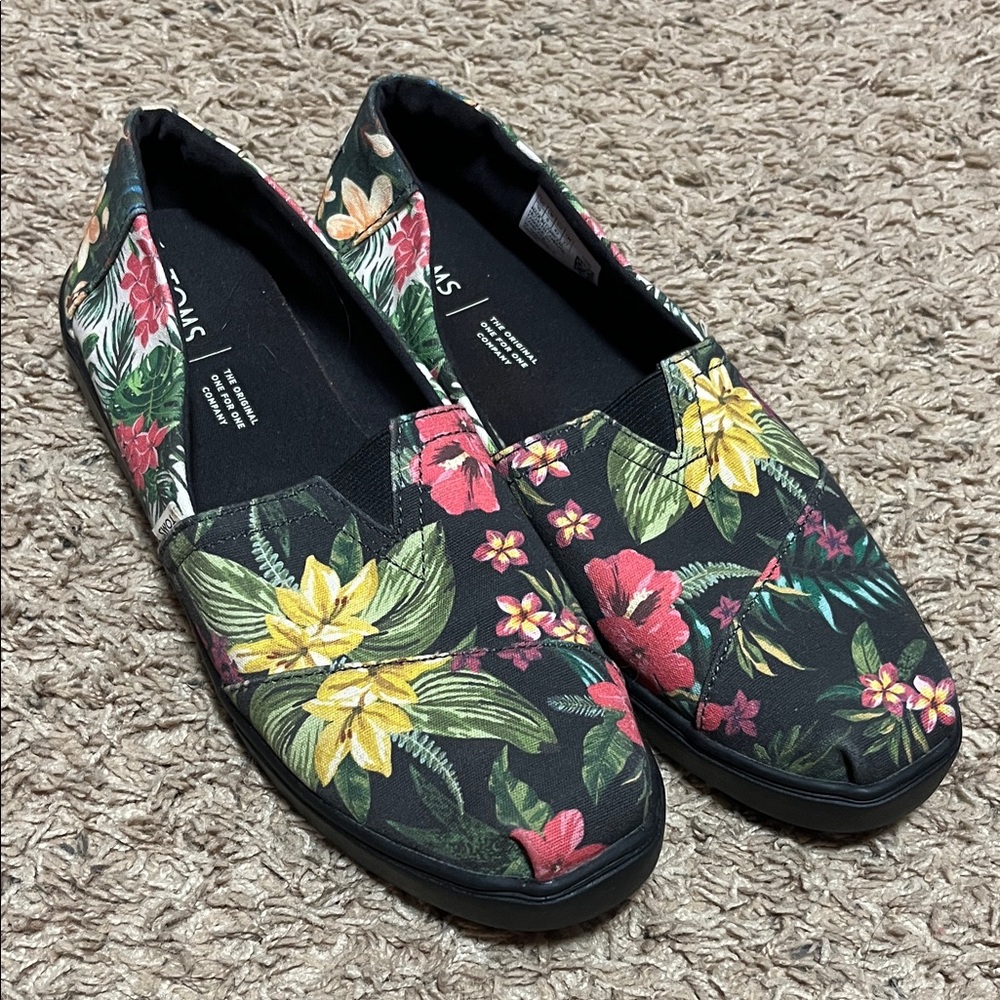 Toms slip ons floral black